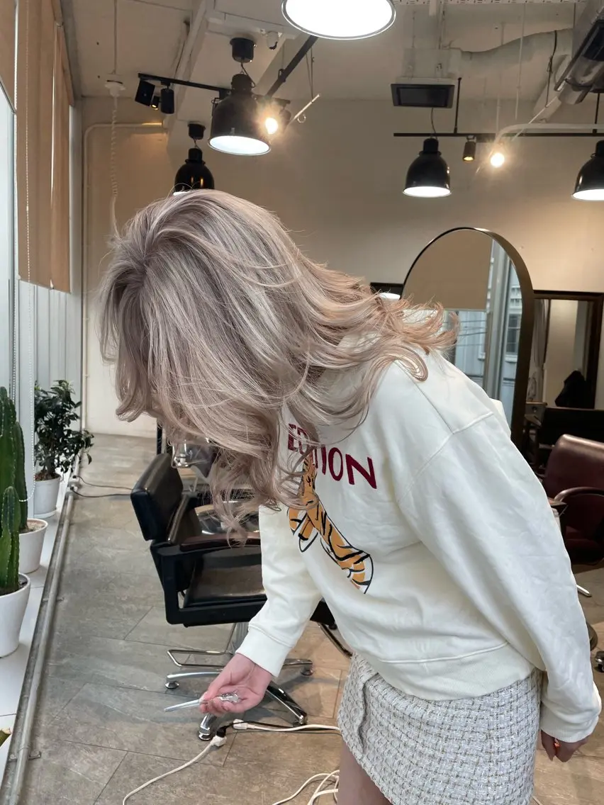 ロング カラー カット ヘアカラー トリートメント ヘアセット 💜ハイトーン💛 マジカルかいちゃんのヘアスタイル