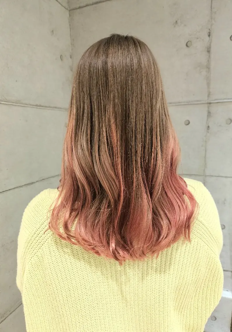 カラー バレイヤージュ グラデーションカラー ピンクカラー ヘアカラー ハイトーンカラー✂ tommyのヘアスタイル