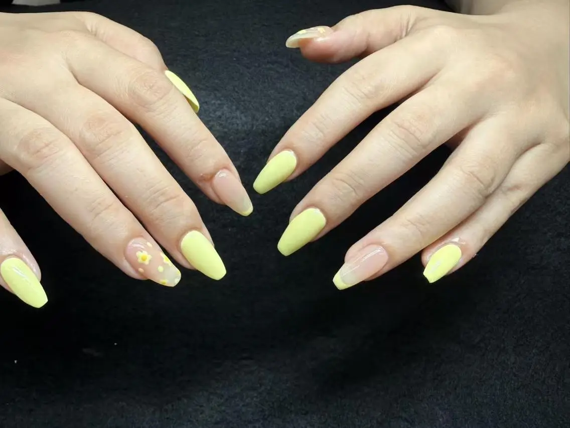 ネイル メイ 💅のネイルデザイン