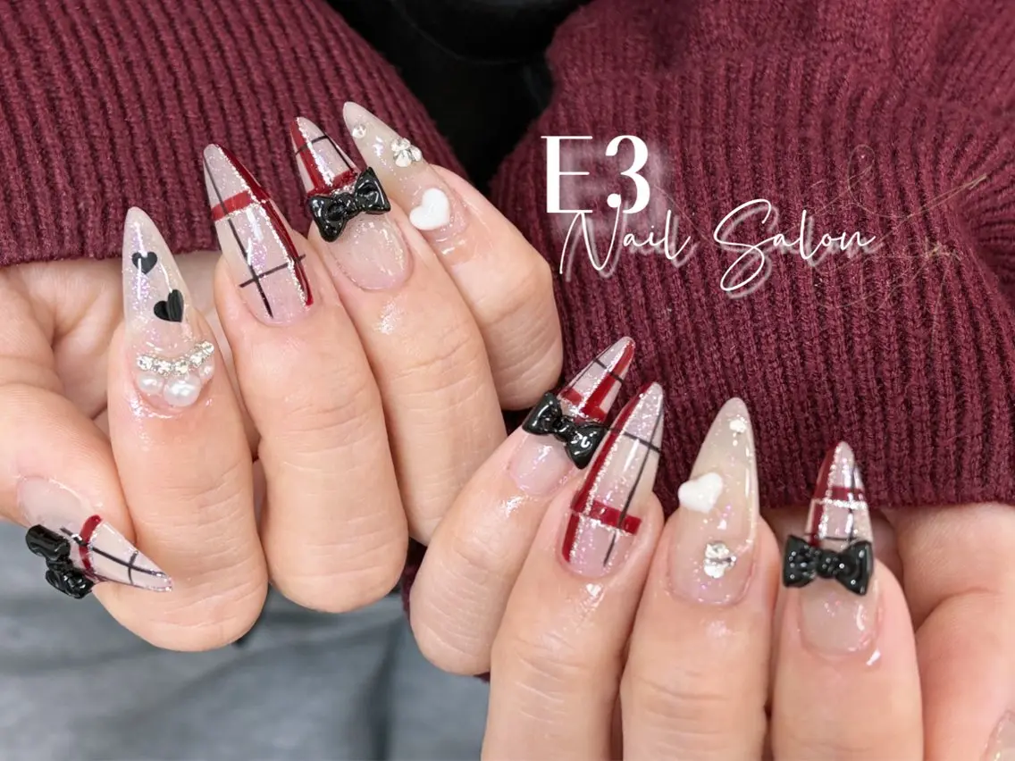 ネイル フレンチネイル ジェルネイル ガラスフレンチ グラデーション キラキラネイル ハンドネイル E3 Nail Salonのネイルデザイン