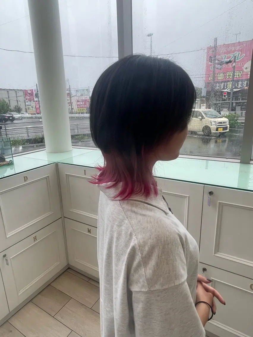 カラー インナーカラー 金澤 美怜のヘアスタイル