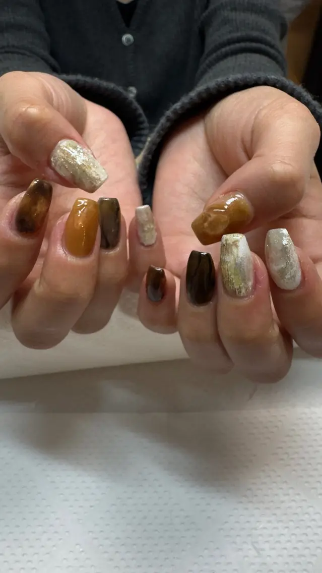 ネイル フラッシュネイル ホログラムネイル 韓国ネイル ラメ(グリッター) ラメグラデーション ハンドネイル MH_ Nailのネイルデザイン
