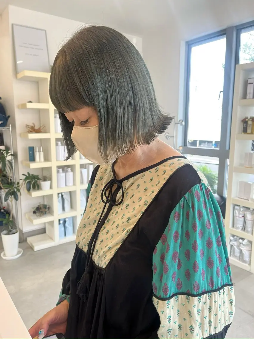 ショート ヘアカラー 長山 茉白のヘアスタイル