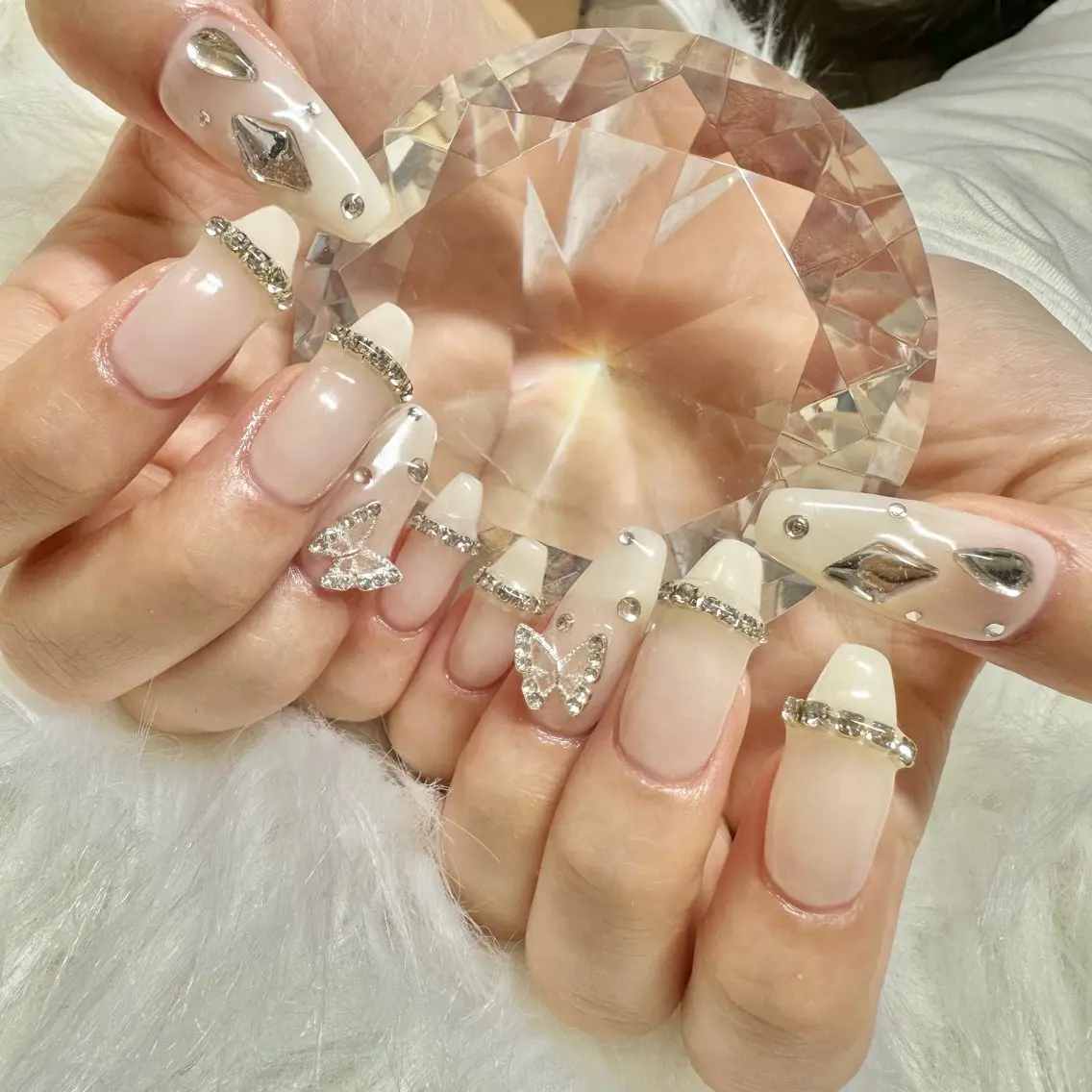 ネイル キラキラネイル 韓国ネイル ハンドネイル フットネイル 🤎CHARME NAIL🤎のネイルデザイン