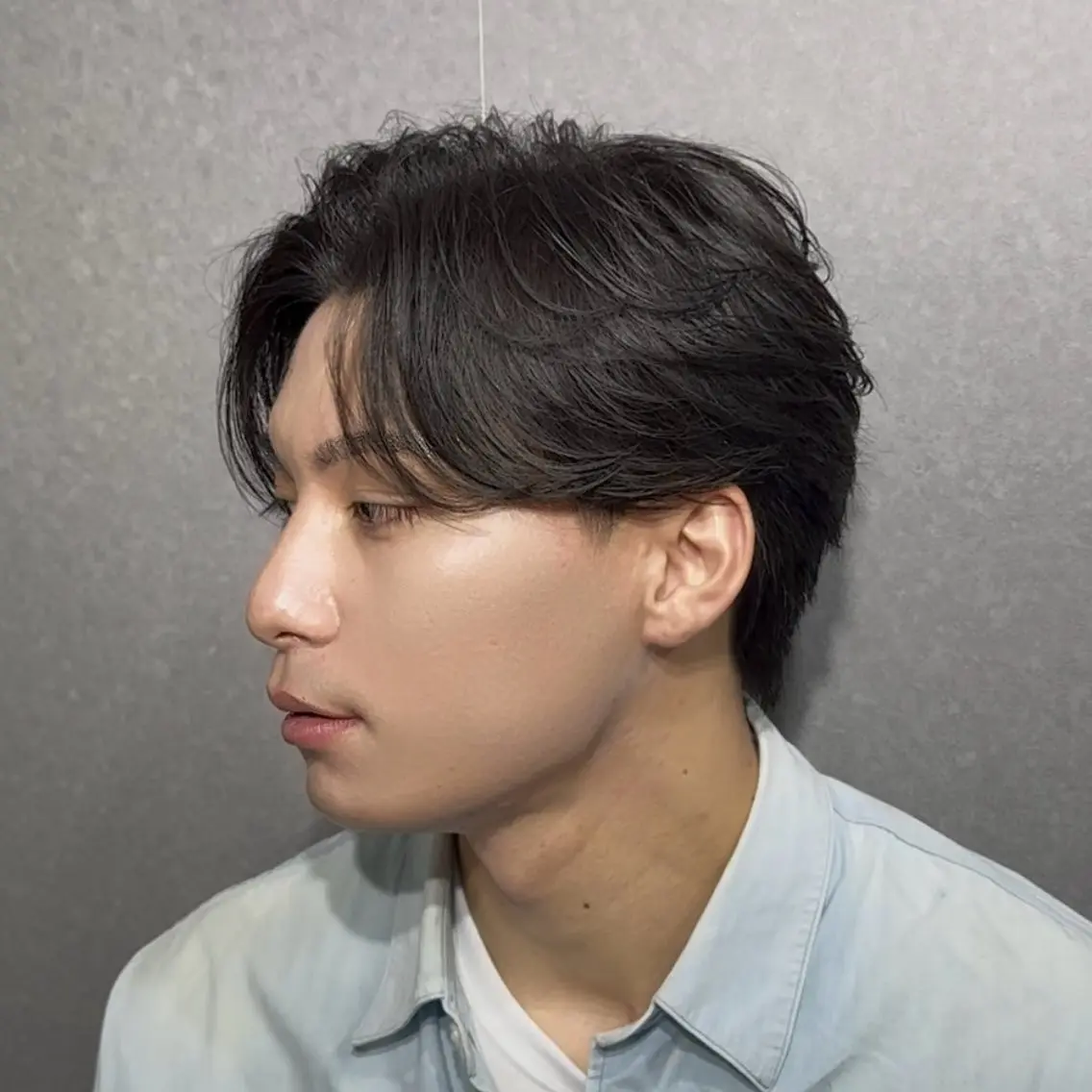 ショート パーマ メンズ センターパート フェザーパーマ メンズパーマ est-r. Shionのヘアスタイル