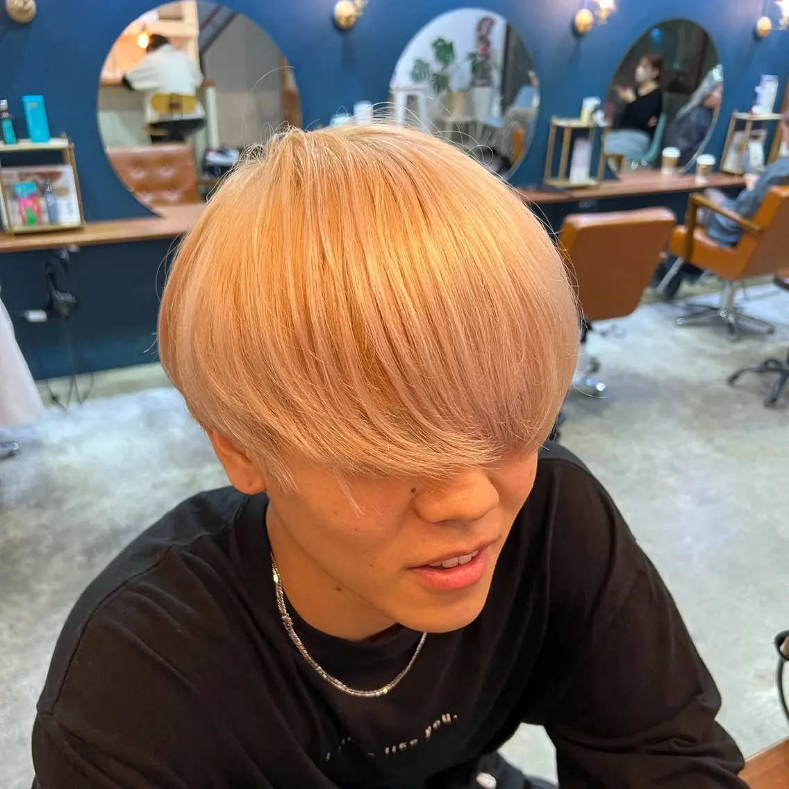 カラー メンズ ベージュカラー ホワイトベージュ オカベ ショウマのヘアスタイル