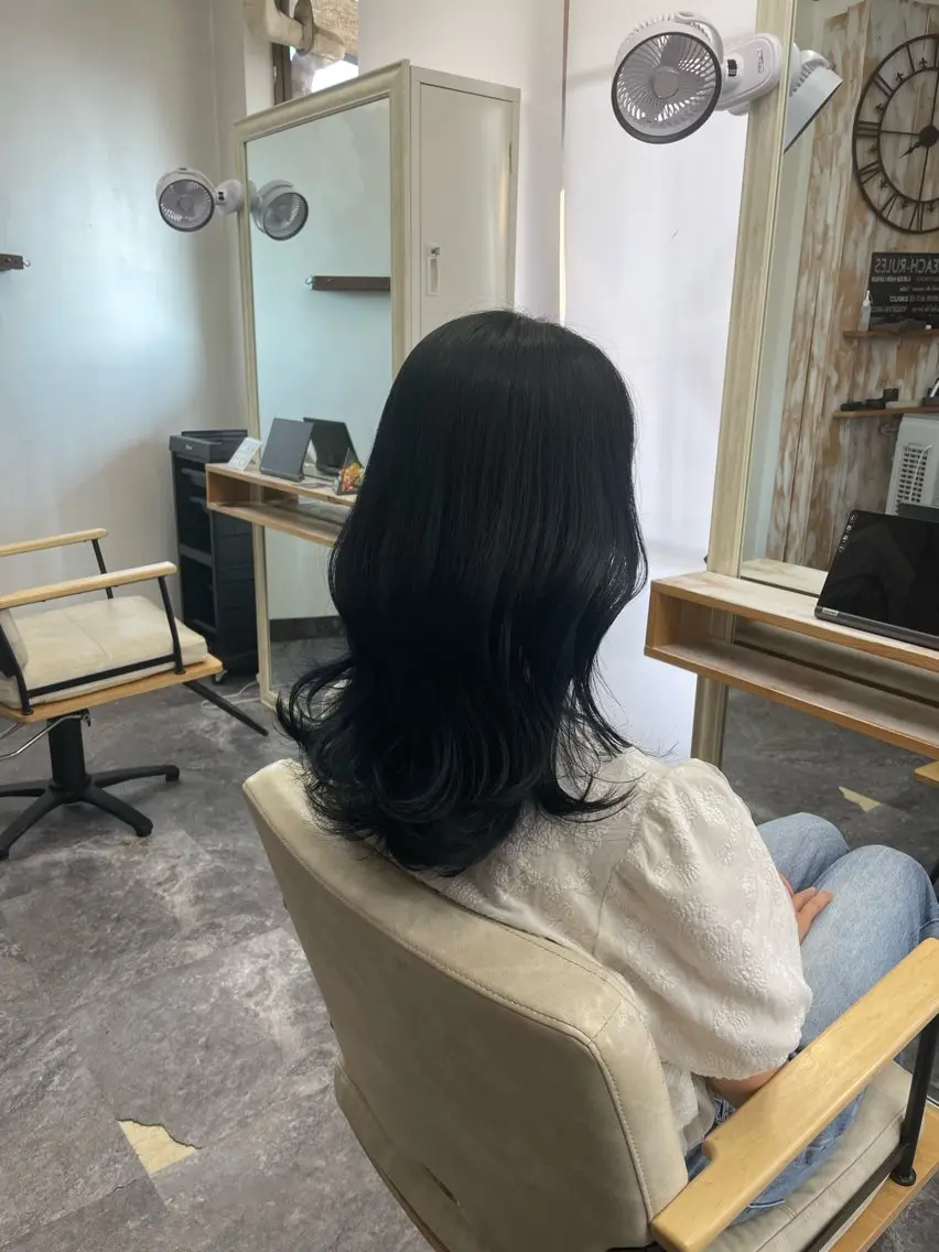 セミロング カラー 黒髪 ブルーカラー ブルーブラック カット ヘアカラー トリートメント SFIDA みつえのヘアスタイル