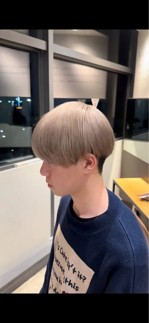 ショート カラー メンズ ハイトーンニュアンス 毛流れシャドウパーマのヘアスタイル