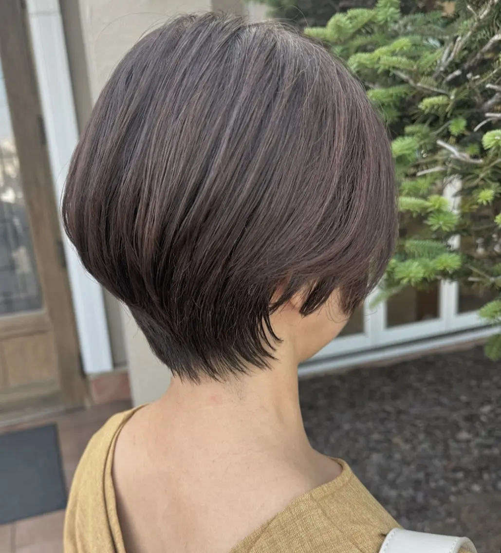 ショート くびれヘア ショートヘア カット ヘアカラー 𝒇𝒍𝒂𝒕/ 𝐇𝐈𝐍𝐀のヘアスタイル