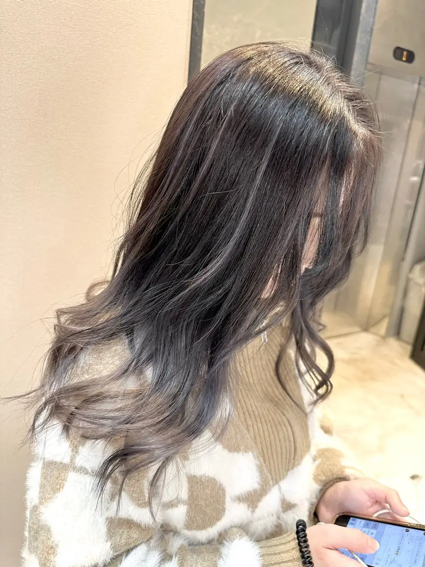 ロング レイヤーカット ヘアカラー 🔷ブリーチバレイヤ ージュ🔷飯野達也のヘアスタイル