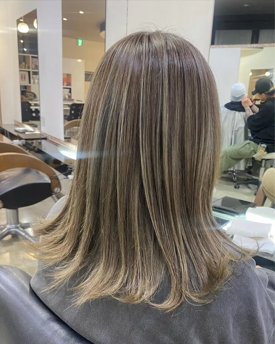 セミロング カラー パーマ グラデーションカラー ハイライトカラー ハイライト 烏山 達也のヘアスタイル