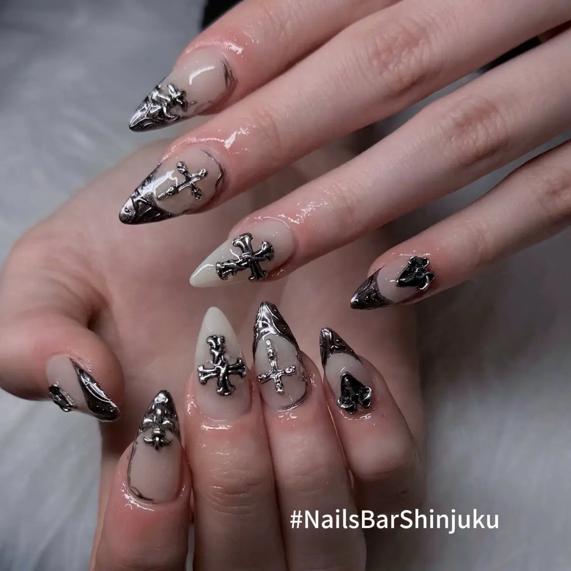 ネイル ボルドー ブラウン チークネイル ドット フットネイル NAILS BAR SHINJUKUのネイルデザイン