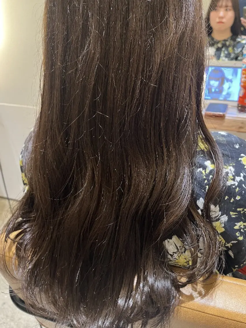 ロング カラー グレージュ カーキグレージュ ロング 似合わせカット カット ヘアカラー トリートメント 中野渡 真利那のその他イメージ