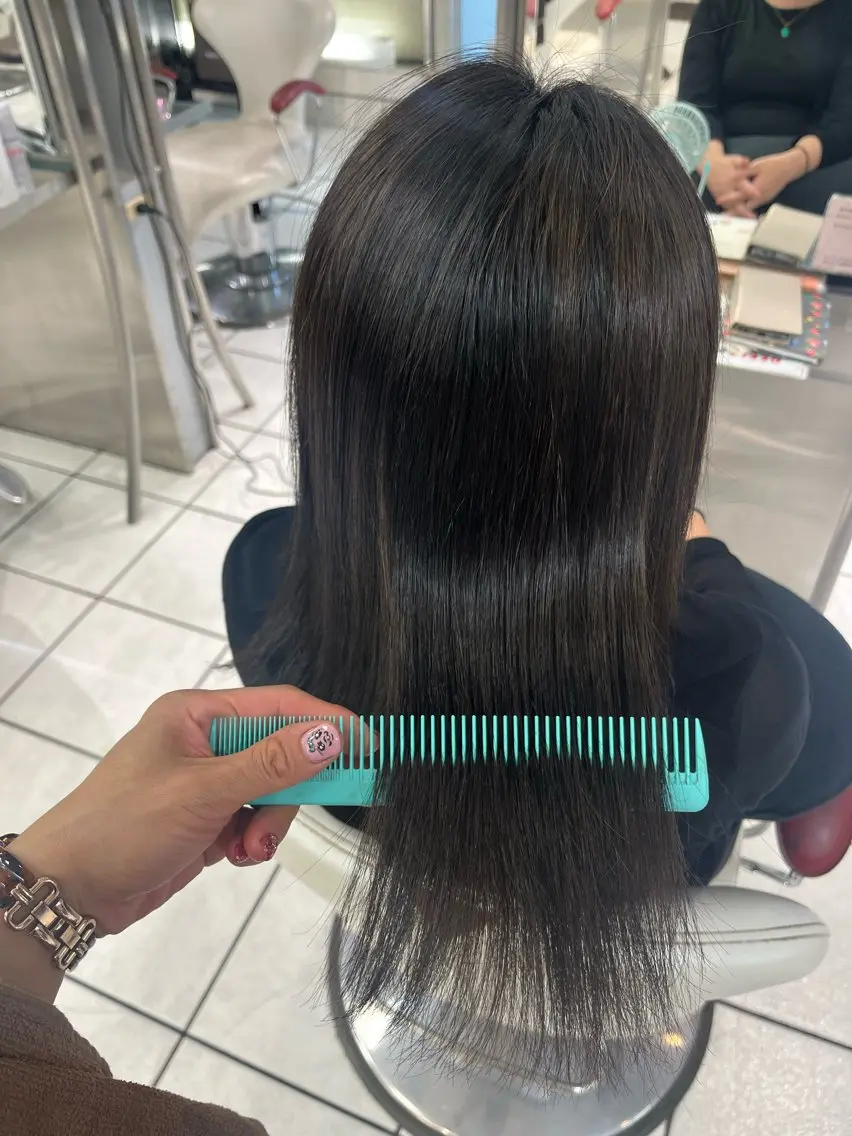 セミロング カラー パーマ ストレートパーマ アートディレクター 尾内 友美のヘアスタイル