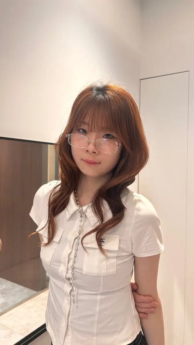 ‪†‬ AISAのヘアスタイル