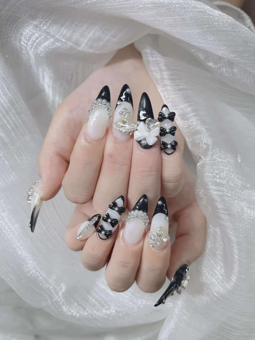 ネイル 長さ出し グラデーション 卒業式 キラキラネイル マグネットネイル ハンドネイル Lee Nailsのネイルデザイン