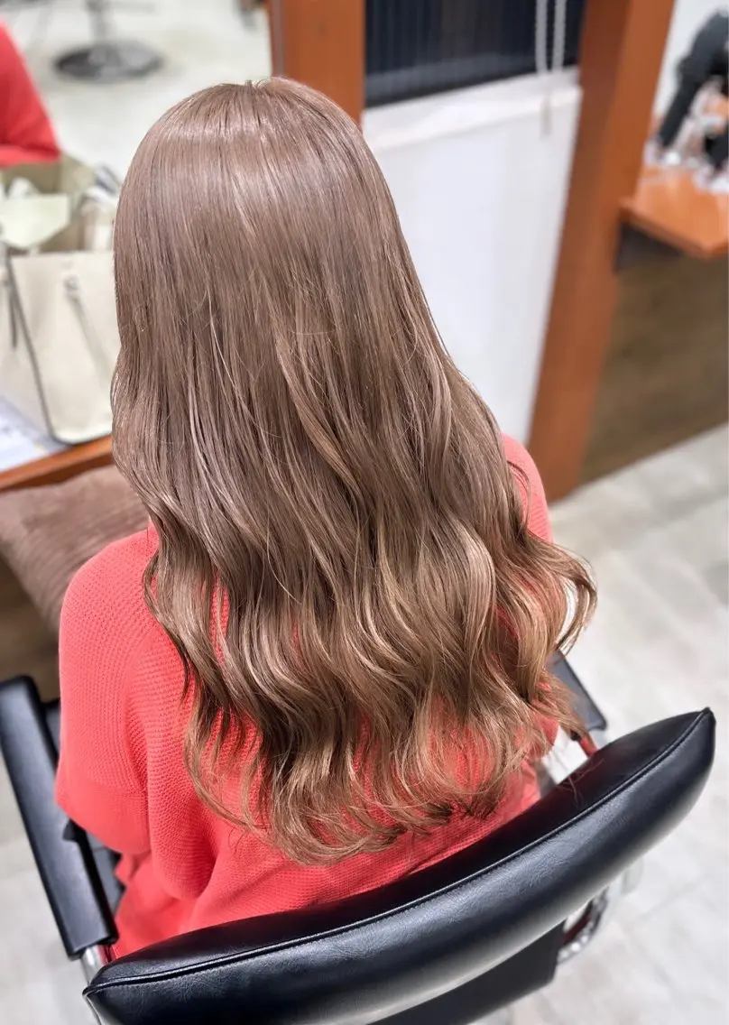 ロング カラー ベージュカラー MOURI CHISATOのヘアスタイル