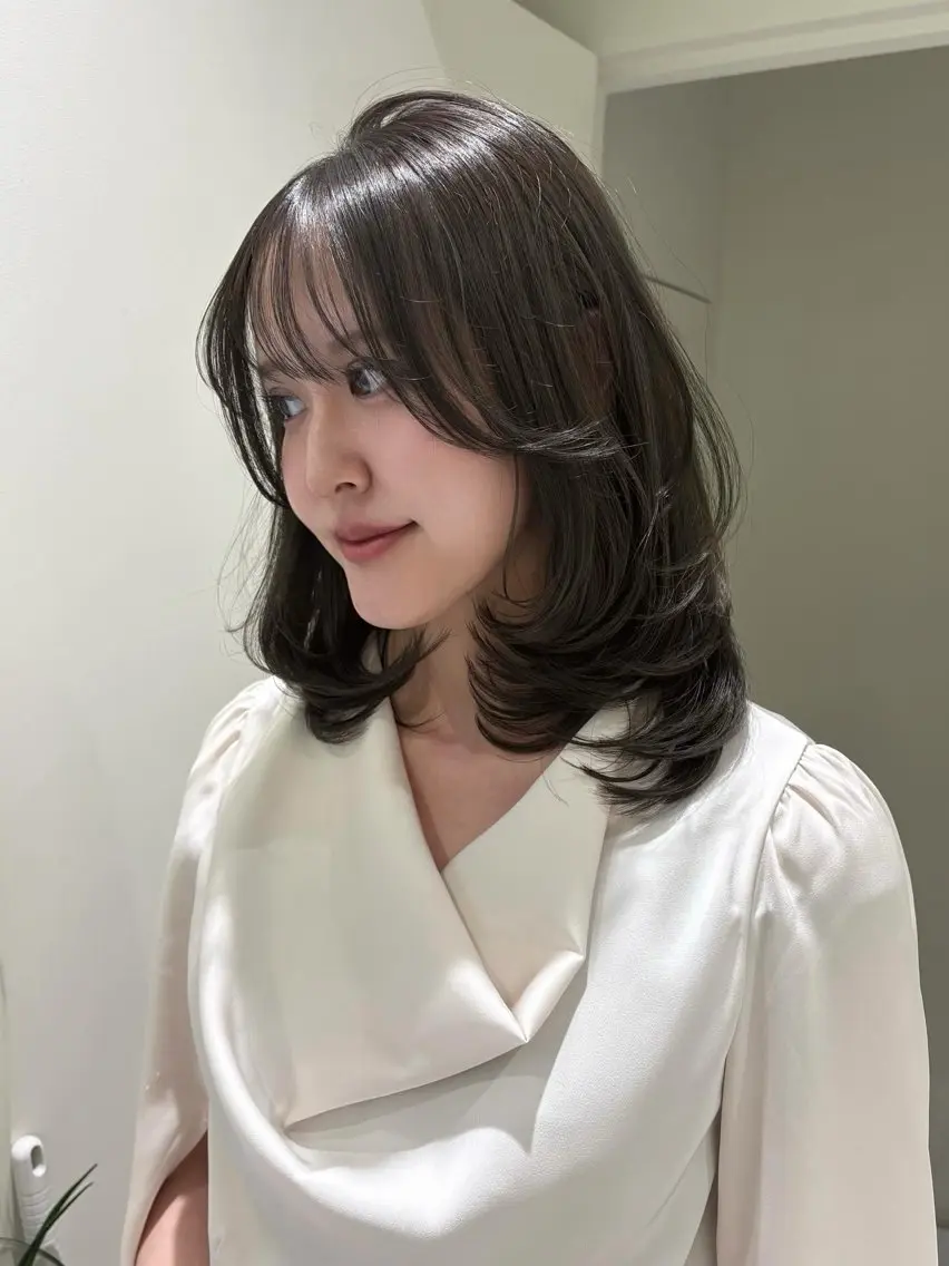 ミディアム ヘアカラー トリートメント 透明感カラー アオイのヘアスタイル