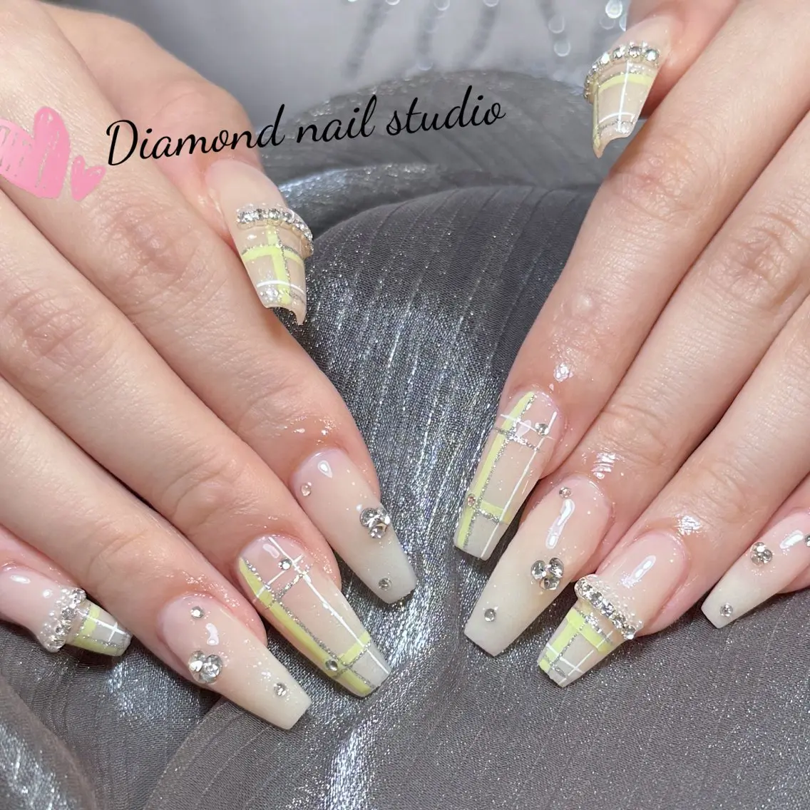 ネイル アートネイル オーロラネイル フラッシュネイル ガーリー キラキラネイル ハンドネイル Una NAILMANAMIのネイルデザイン