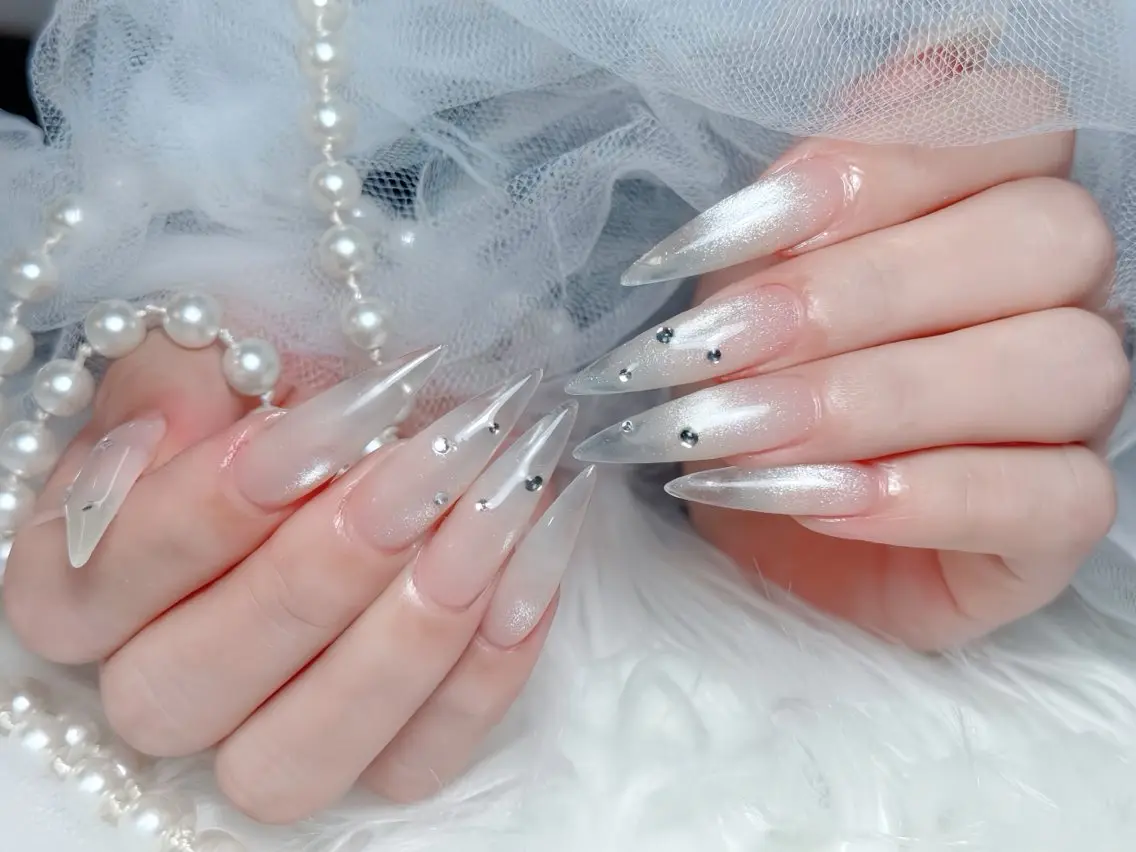 ネイル オーロラネイル チークネイル 桜ネイル クリアネイル ドット ハンドネイル Rin Nail Shinokuboのネイルデザイン