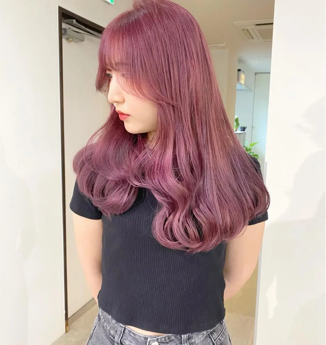 カラー ブリーチ mizuki/ピンク ベージュ.レイヤーのヘアスタイル