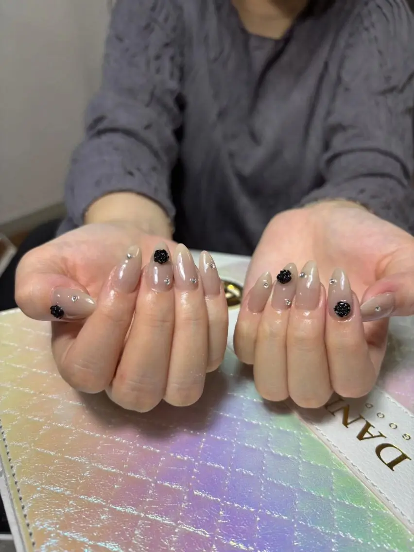 ネイル チークネイル ドット フットネイル フレンチネイル グラデーション ハンドネイル HANA 川越東口ネイルサロンのネイルデザイン