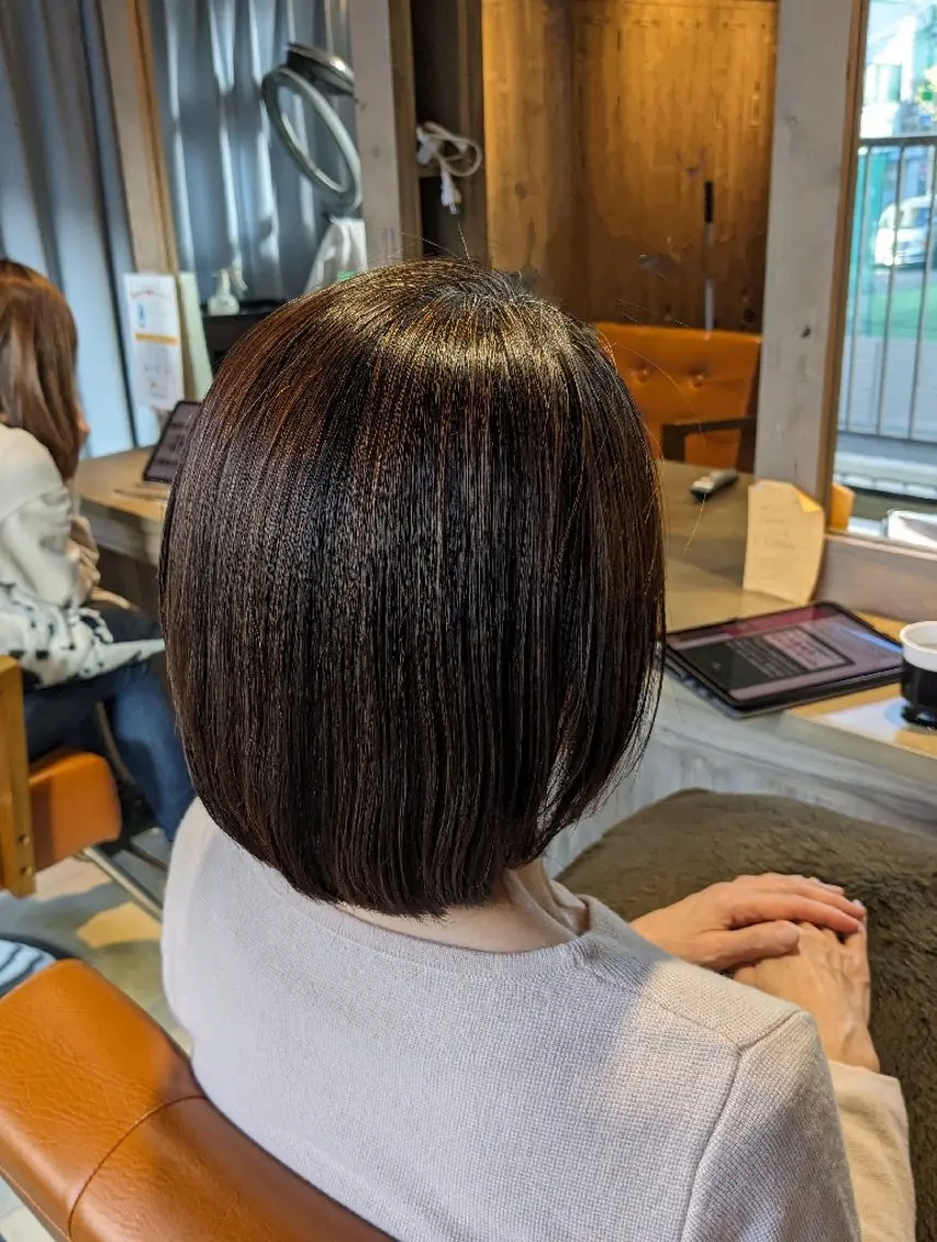 ミディアム カット 縮毛矯正 トリートメント alushe 岡 陽子のヘアスタイル