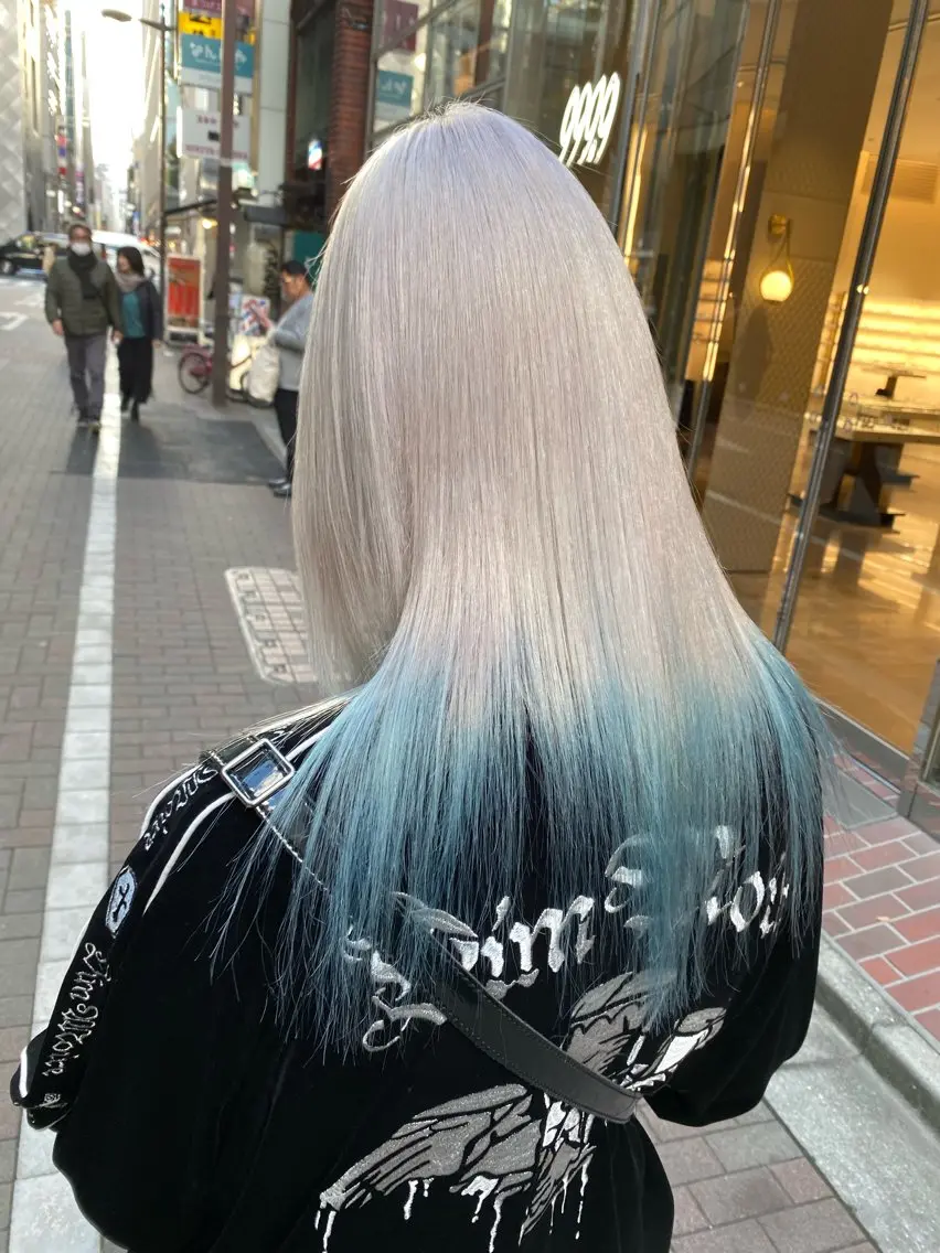 セミロング ヘアカラー 🩵ブリーチと ブリーチ矯正の人🩵のヘアスタイル