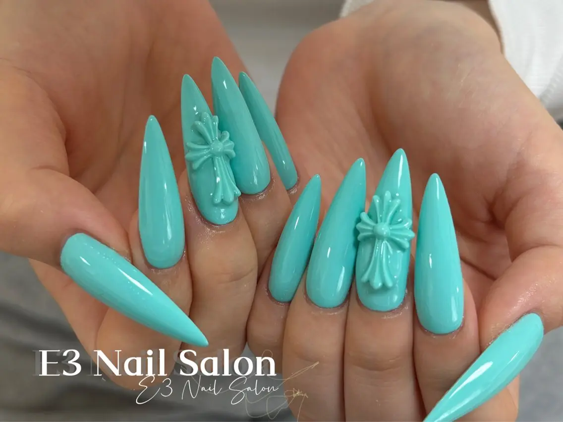 ネイル オーロラネイル フレンチネイル ジェルネイル ガラスフレンチ キラキラネイル ハンドネイル E3 Nail Salonのネイルデザイン
