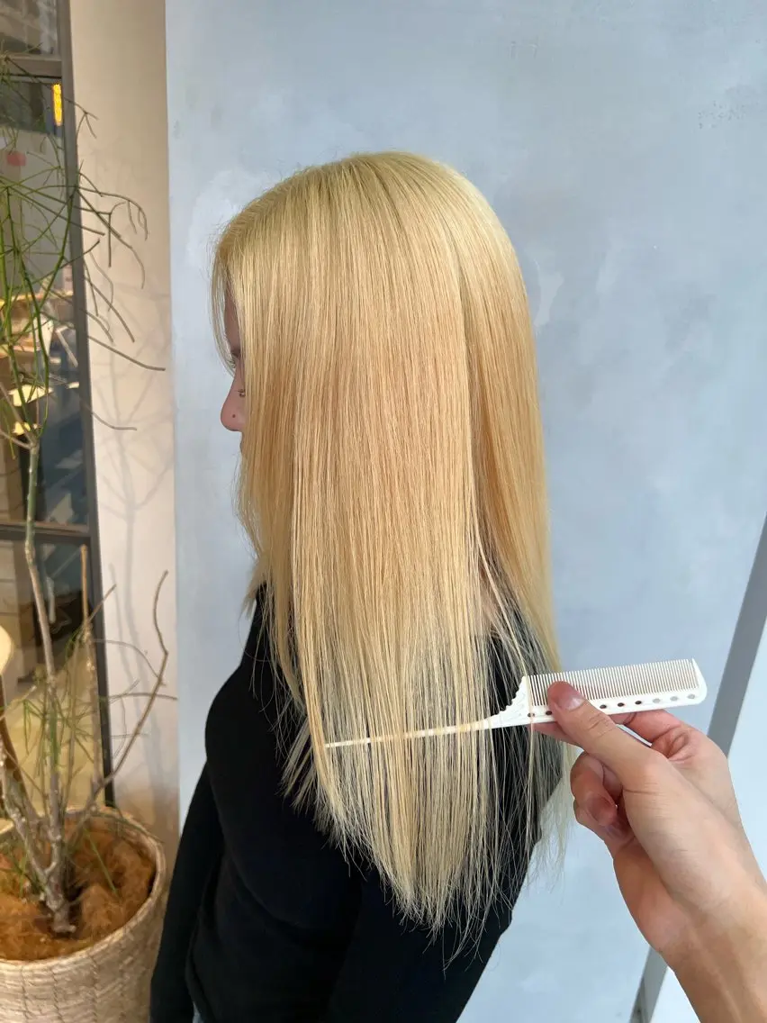 ロング カラー ブリーチ 抜きっぱなしブロンド ケアブリーチ ヘアカラー トリートメント 【髪質改善/縮毛矯正 /カラー】ホサカのヘアスタイル