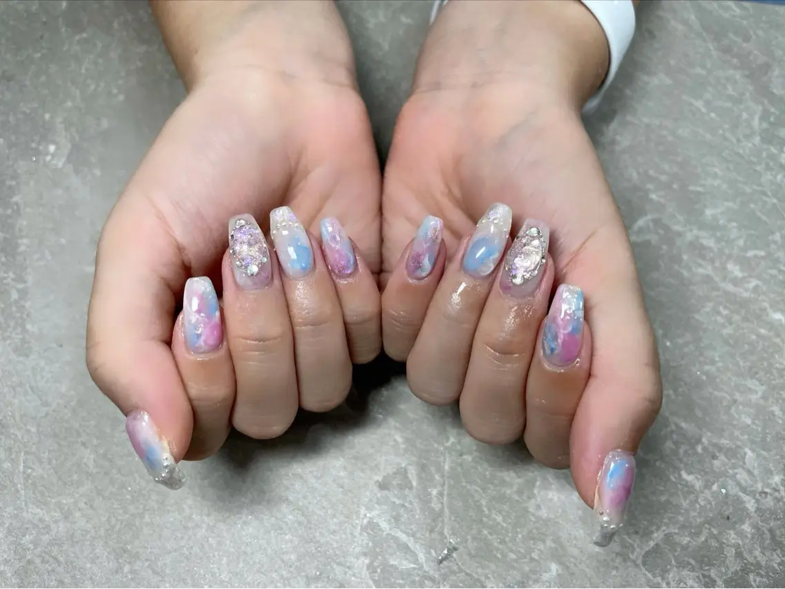ネイル LAVISH 大和店 emi・:*+のネイルデザイン