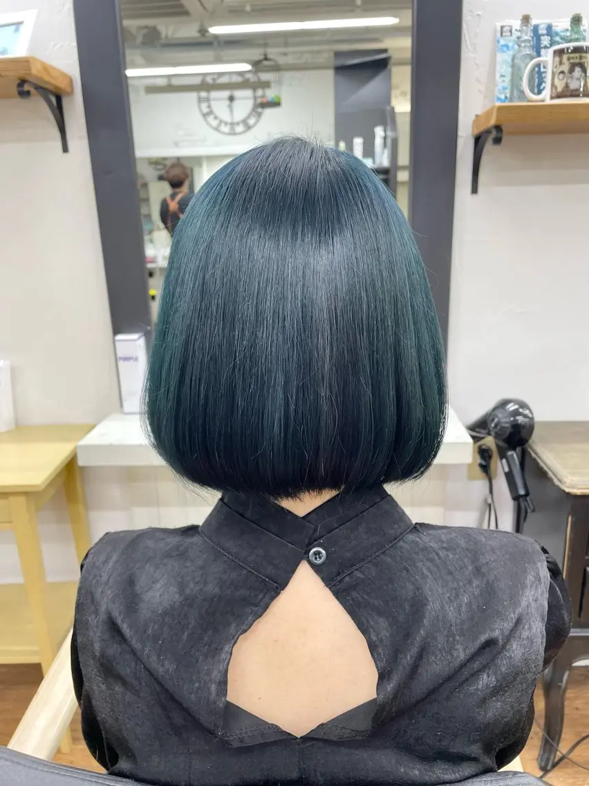ショート カラー ブリーチ 青木 優歩のヘアスタイル