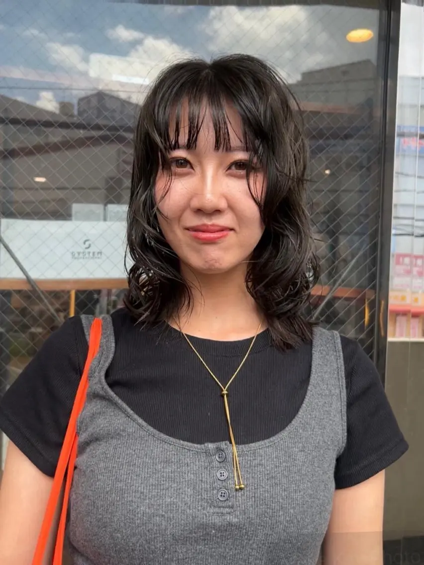 ミディアム カット momona english okのヘアスタイル