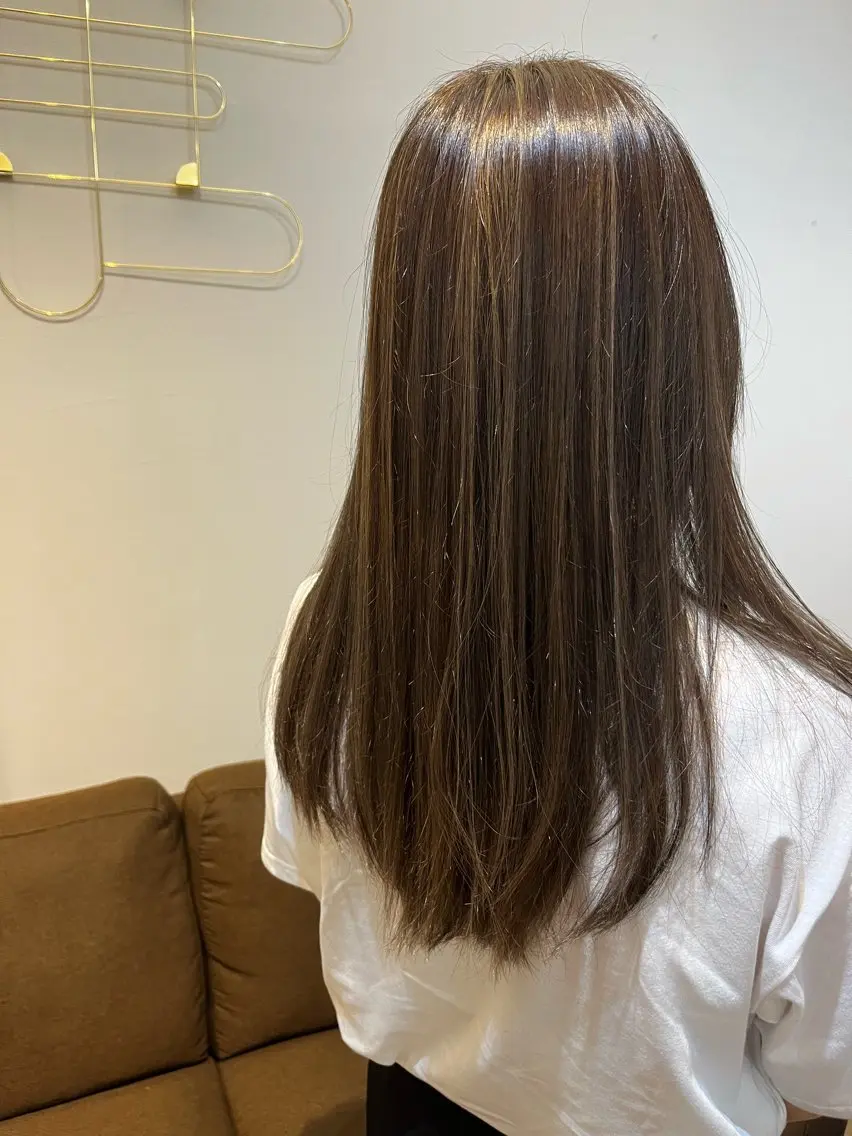 ロング ハイライト 臺 佳連のヘアスタイル