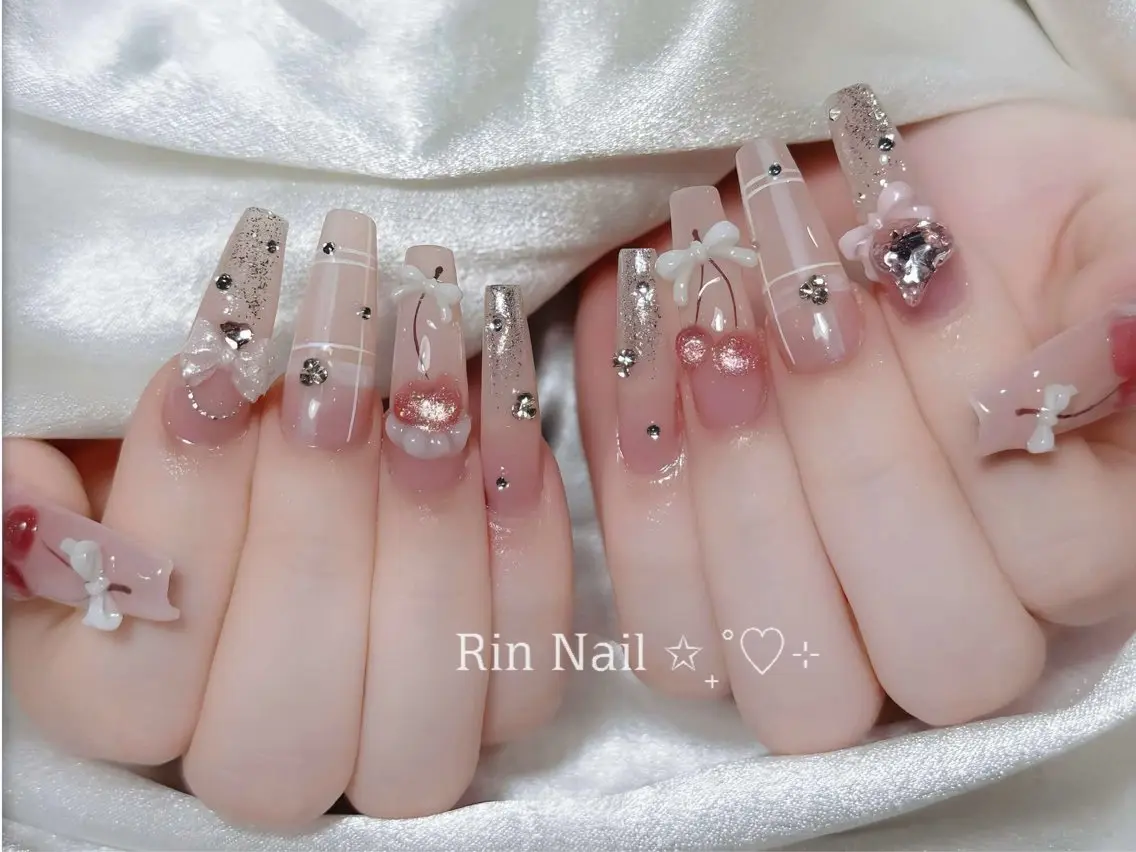 ネイル アートネイル チークネイル ジェルネイル ロングネイル マグネットネイル ハンドネイル Rin Nail 新大久保店のネイルデザイン