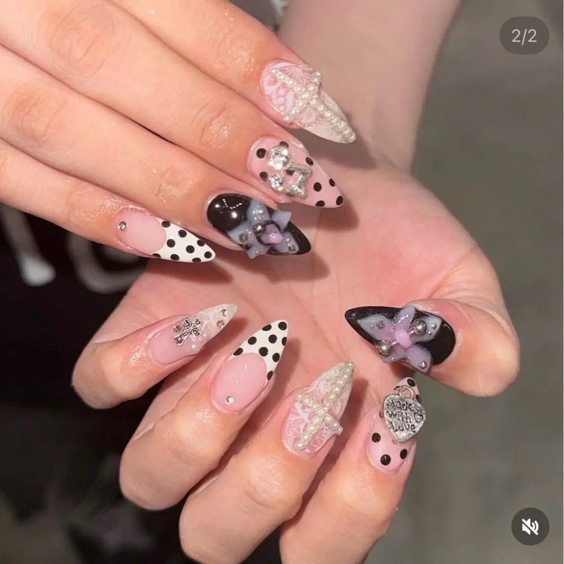 ネイル チークネイル ドット フットネイル フレンチネイル グラデーション ハンドネイル ハンドケア Nihonthy Nail 新宿のネイルデザイン