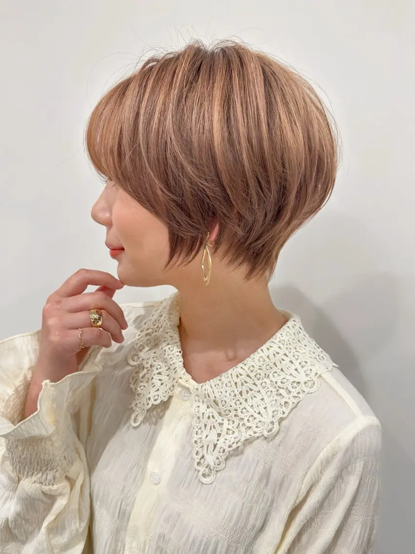 ショート カット ✨レイヤー・ブリーチ なしダブル特化✨のヘアスタイル