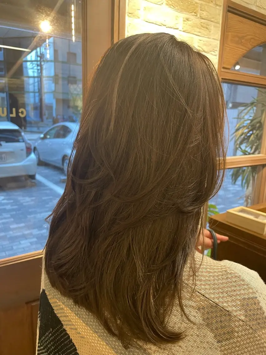 セミロング レイヤーカット 河上 麻衣/白髪ぼかしのヘアスタイル