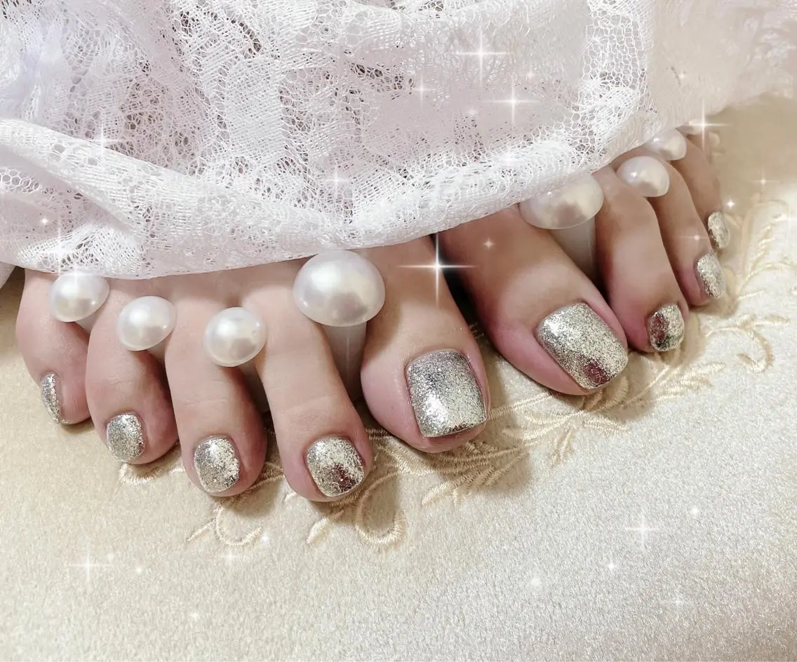 ネイル フットネイル キラキラネイル ワンカラーネイル FLARE NAIL フレアネイルのネイルデザイン