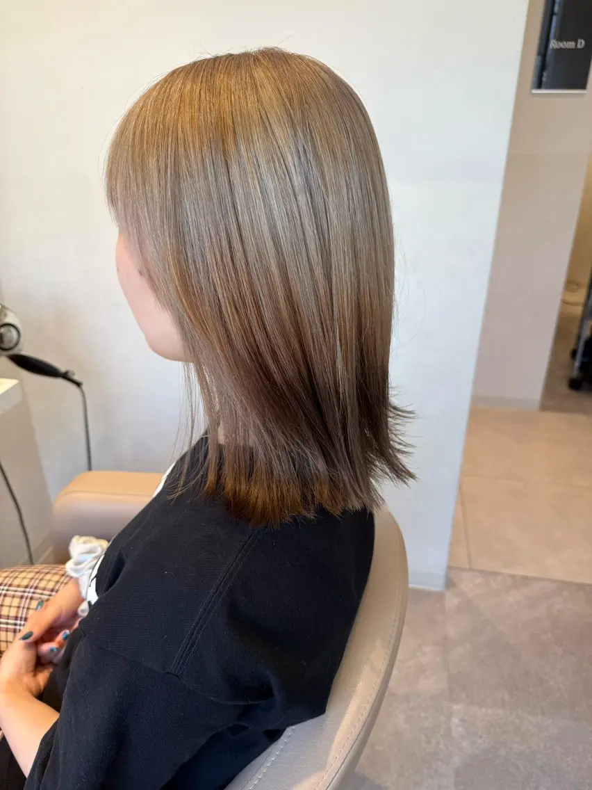 ミディアム カラー ベージュカラー ホワイトベージュ 🍇おぐら めぐみ🍇のヘアスタイル