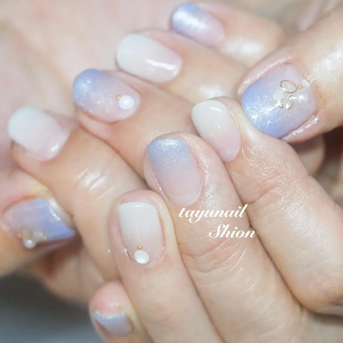 ネイル ブルー ジェルネイル グラデーション パラジェル ホワイト ネイルサロン 【たゆnail】のネイルデザイン