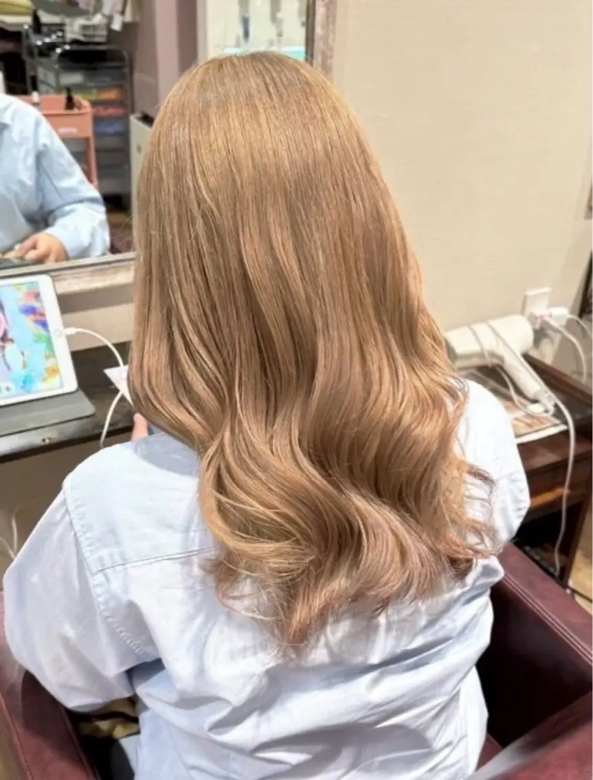 セミロング カラー カット ヘアカラー 淡い暖色カラー🩰 girly ♡ ノアのヘアスタイル