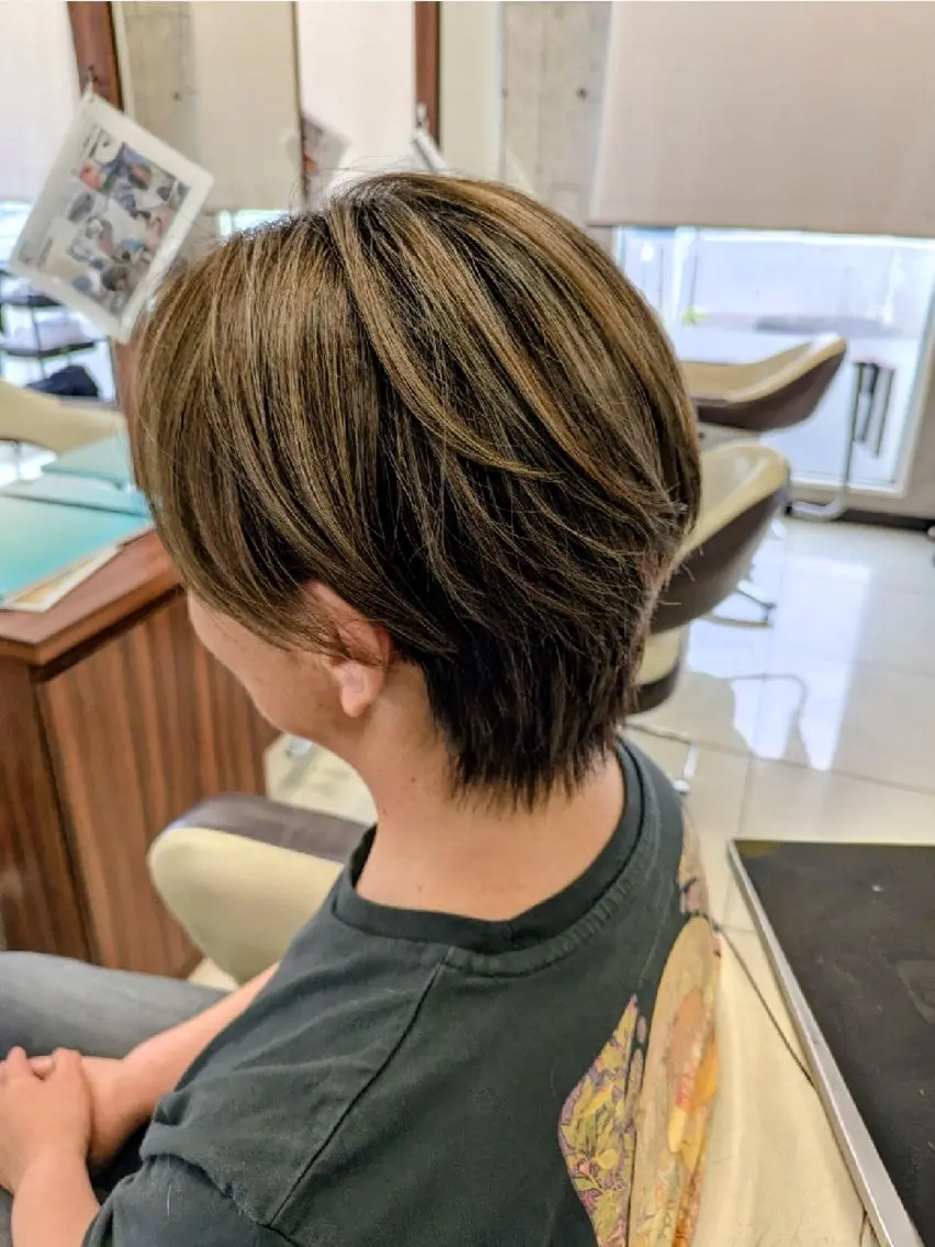 ショート ハイライト Yoko ブリーチカラーのヘアスタイル