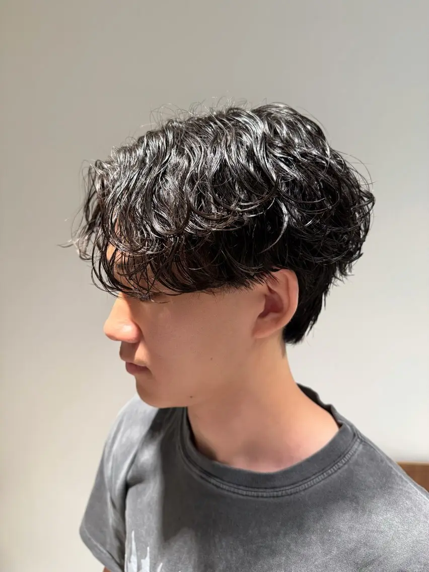 パーマ メンズ センターパート メンズパーマ カット パーマ メンズパーマ特化/ シャドウ/波巻/陸翔のヘアスタイル