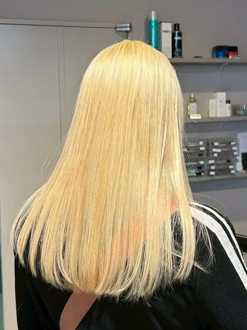 セミロング カラー ハイトーンカラー ヘアカラー トリートメント ヘアセット KOYA艶髪 ハイトーンカラーのヘアスタイル
