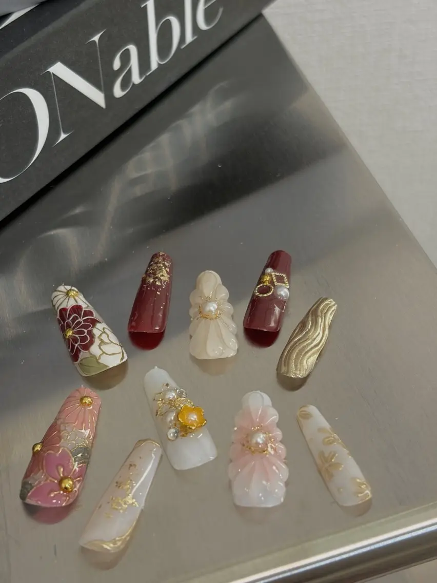 ネイルチップ（成人式・お休みの日などにお使い下さい✨）の写真