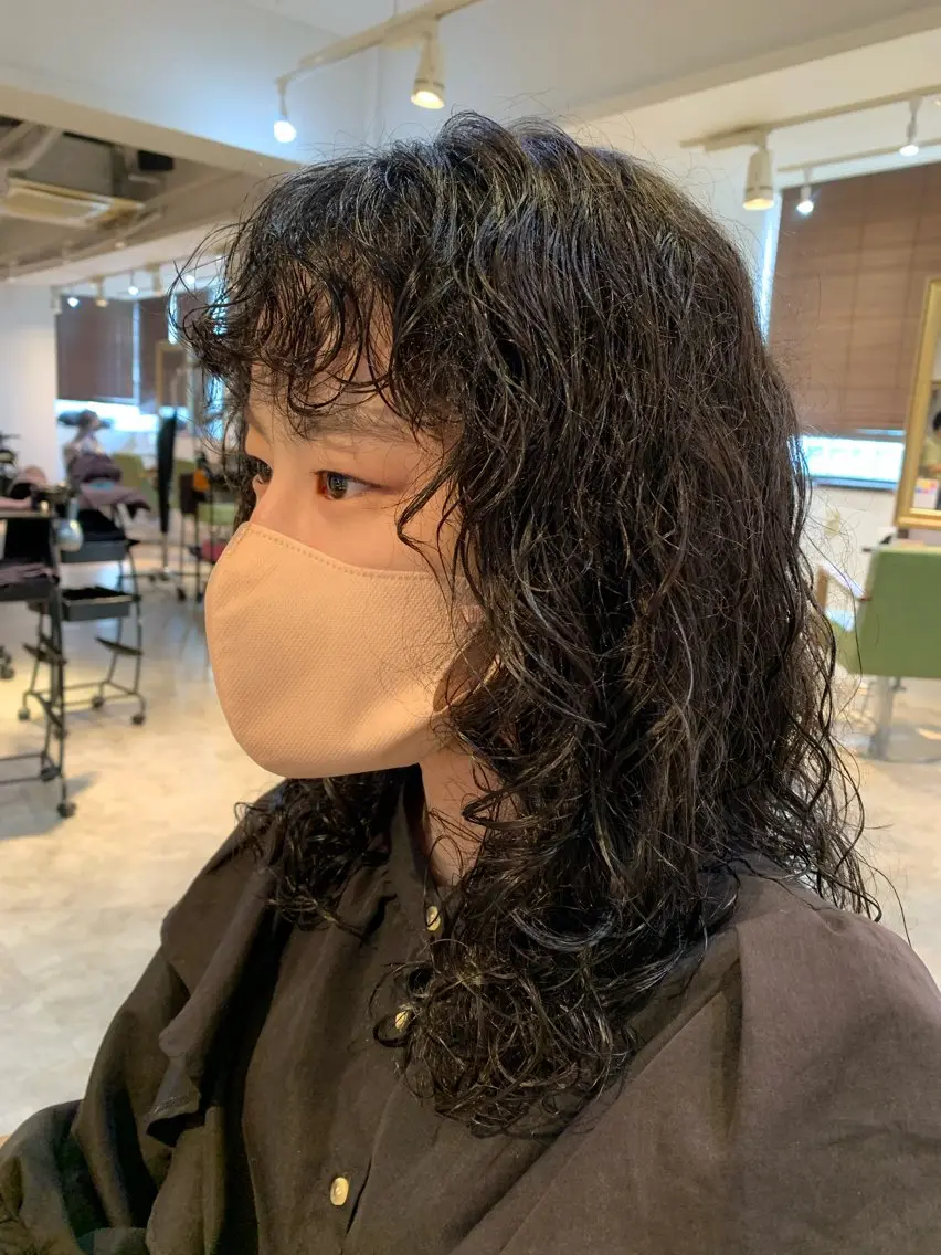 ミディアム パーマ ミディアムレイヤー くせ毛 レイヤーカット newi saLyu 片岡ふきのヘアスタイル