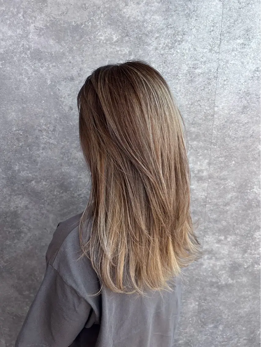 ロング カラー カット ヘアカラー 峯 琴奈のヘアスタイル