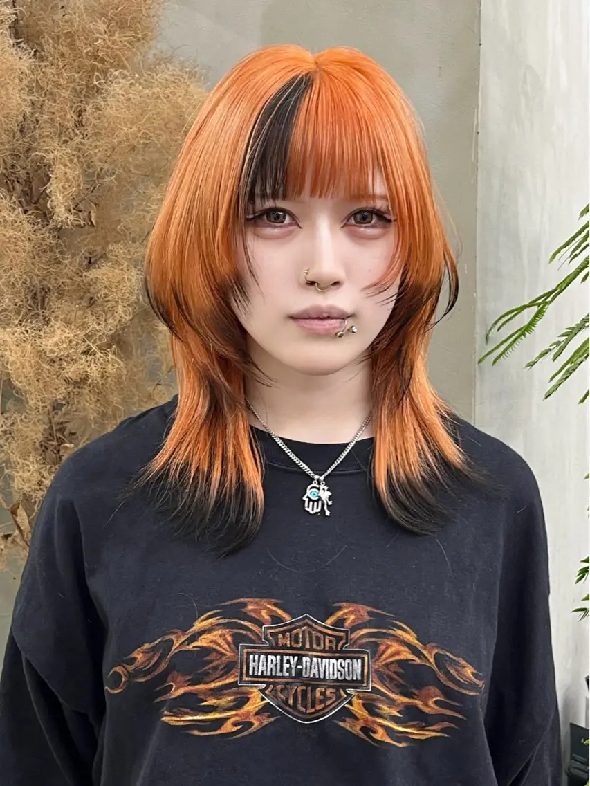 セミロング カラー デザインカラー オレンジ ウルフカット カット ヘアカラー イツク ⚡️ ルーツ/ハイトーンのヘアスタイル