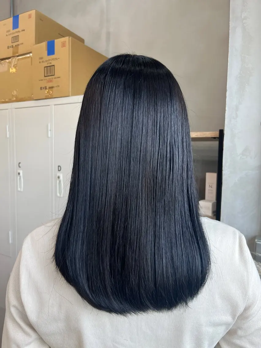 カラー 黒髪 ブルーカラー ブルーブラック 田中 萌のヘアスタイル
